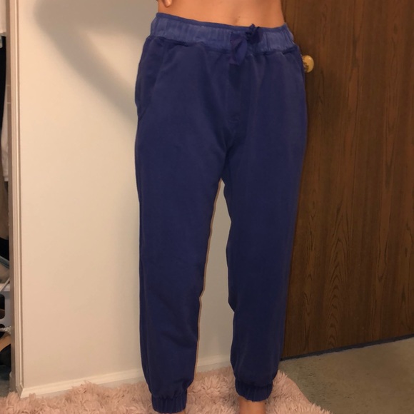 Super comfortable Lululemon joggers barely worn - Picture 2 of 3